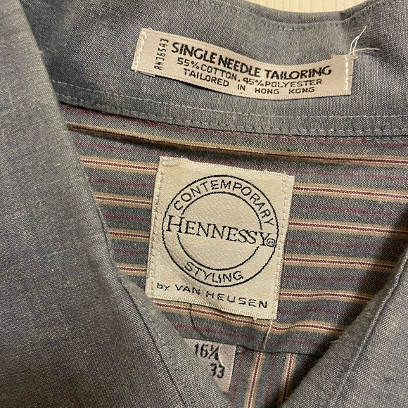 Van Heusen men’s long sleeve dress shirt—16 1/2 32-33 - Picture 2 of 10